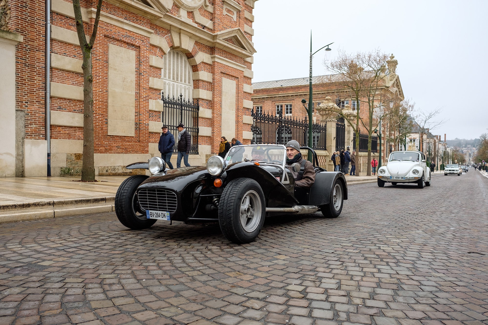 Parade Automobiles-1 (1)