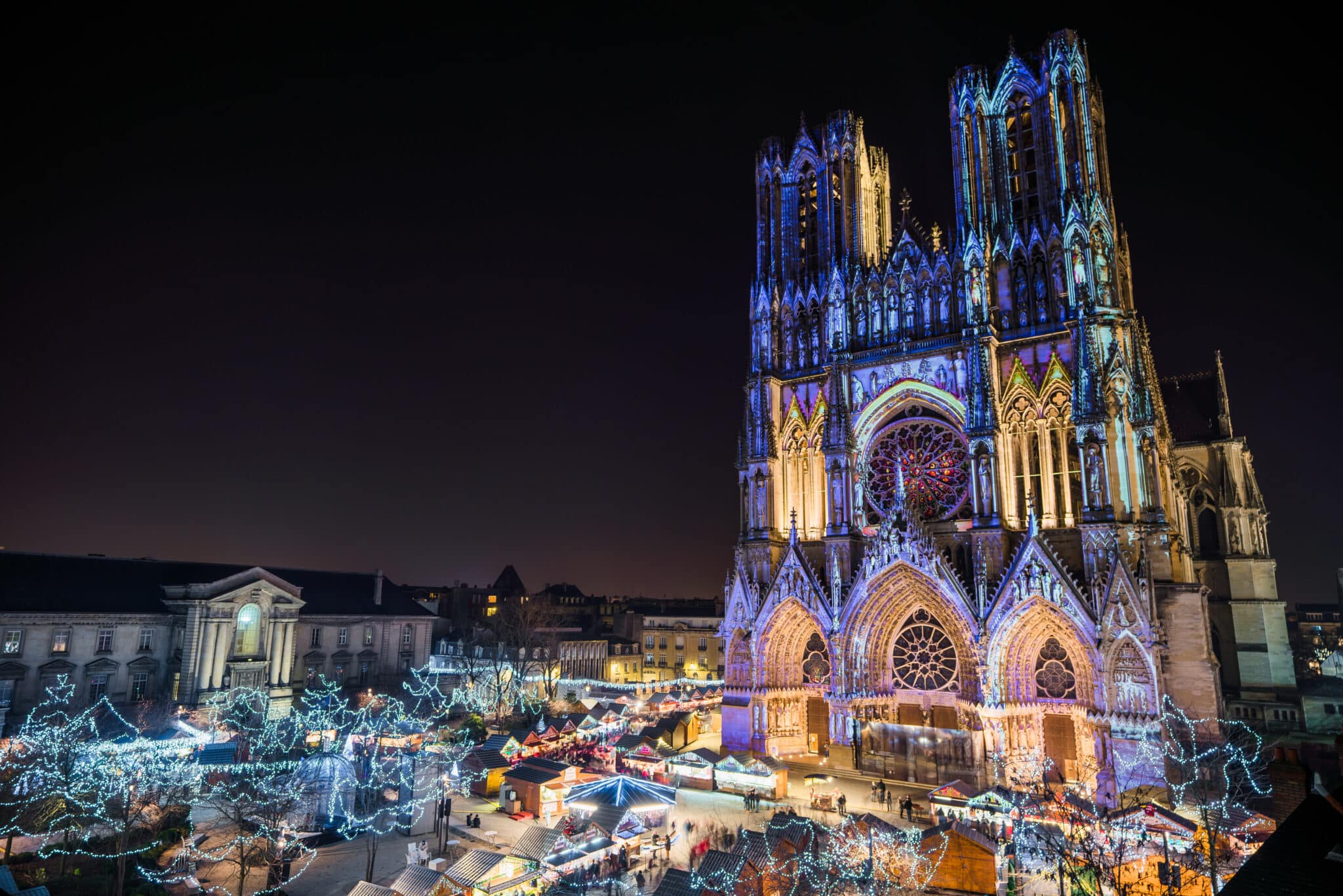 Marché de noel de Reims devant la Cathédrale de Reims